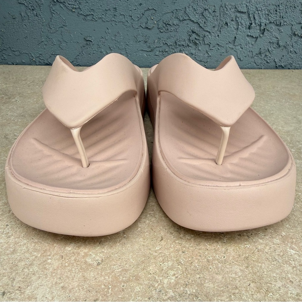 CROCS Getaway Platform Flip in Pink 9 NWOT - Picture 3 of 7